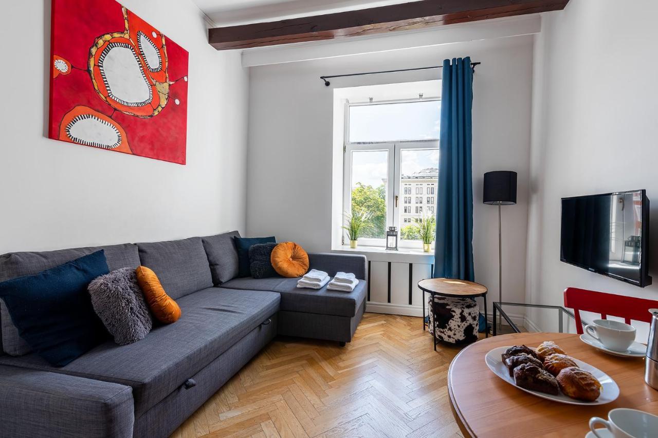 Apartment Wspolna 54a - Red - Good Warschau