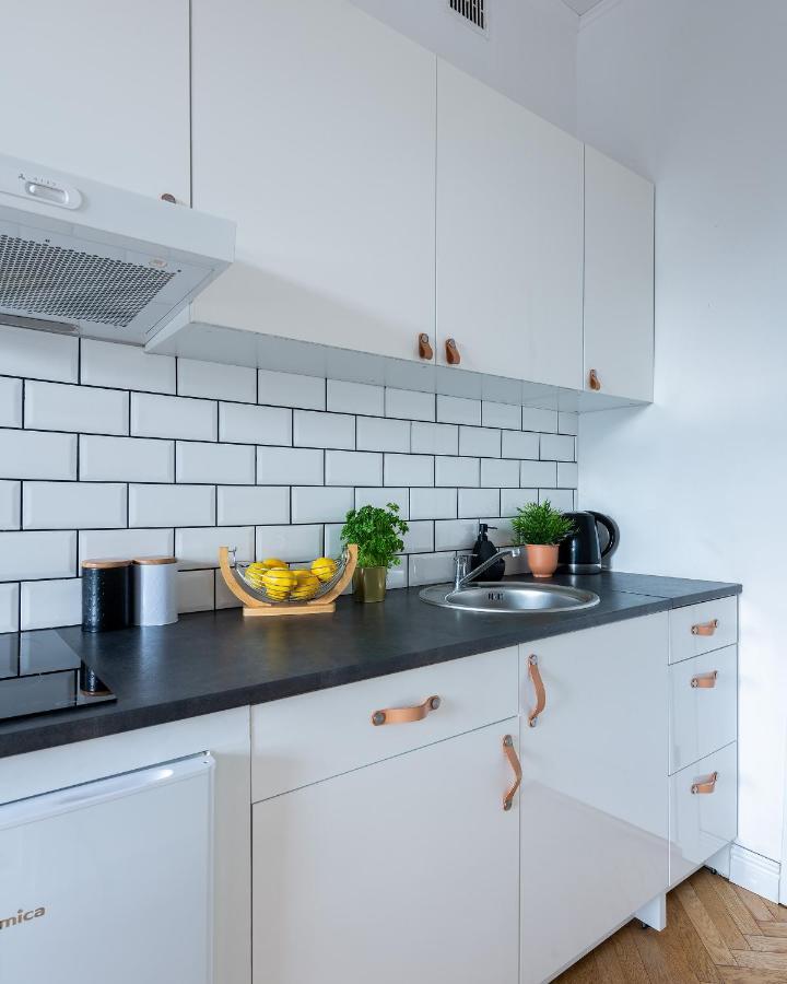 Apartment Wspolna 54a - Red - Good Warschau